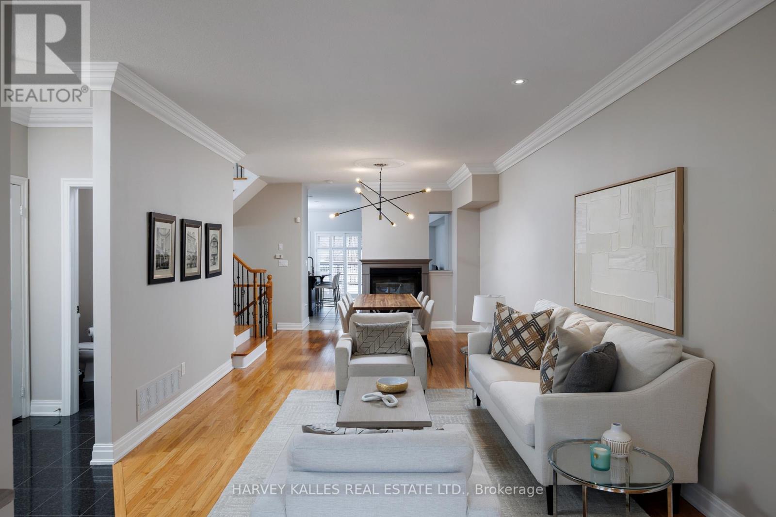 157 St Lawrence Drive, Mississauga (Port Credit), Ontario  L5G 4V2 - Photo 8 - W12859232