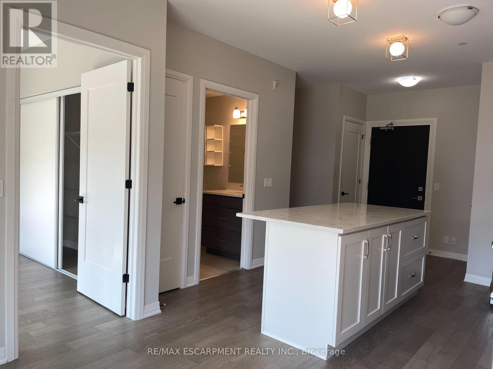 502 - 102 Grovewood Common, Oakville, Ontario  L6H 0X2 - Photo 8 - W12859236