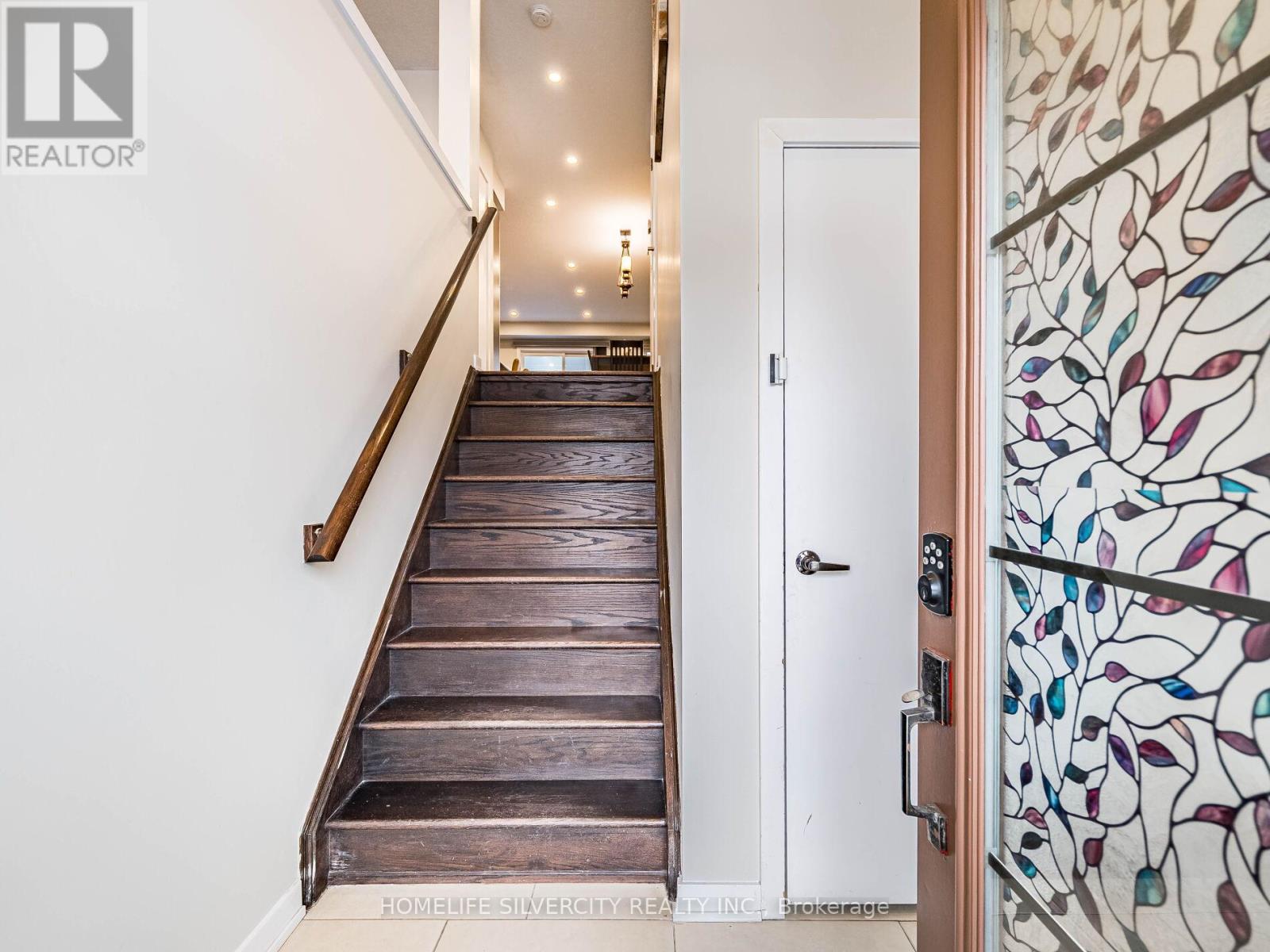 98 Crafter Crescent, Hamilton (Stoney Creek Mountain), Ontario  L8J 2V5 - Photo 4 - X12859252