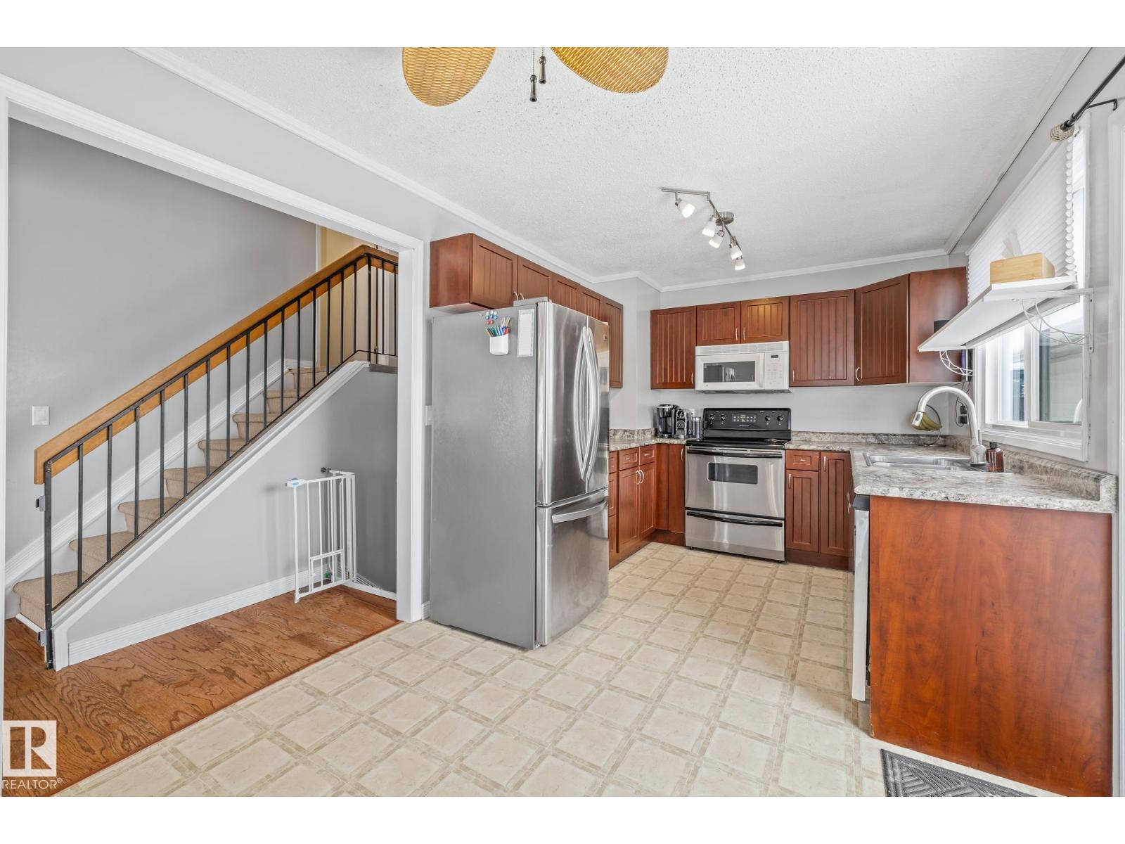 9406 99 Av, Morinville, Alberta  T8R 1K1 - Photo 12 - E4476011