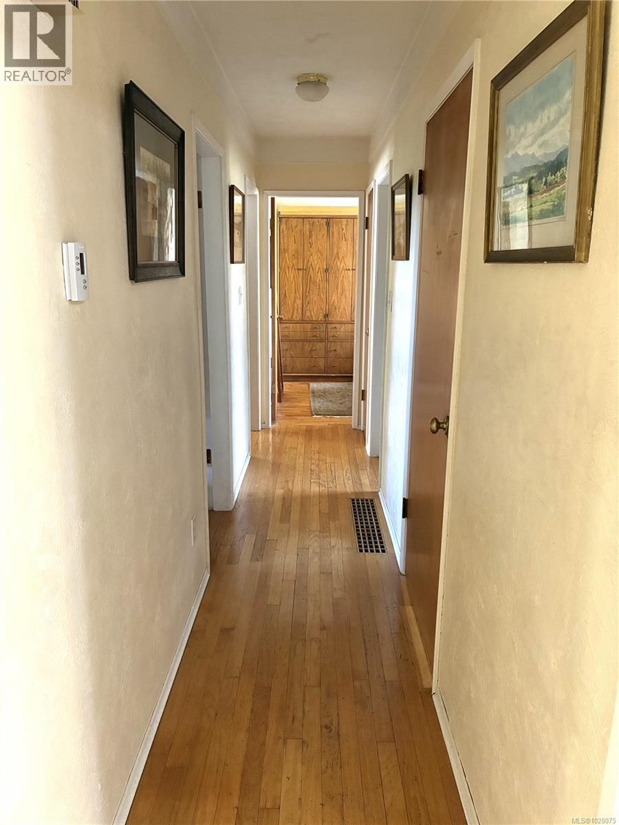 3901 Ansell Rd, Saanich, British Columbia  V8P 4W1 - Photo 10 - 1028075