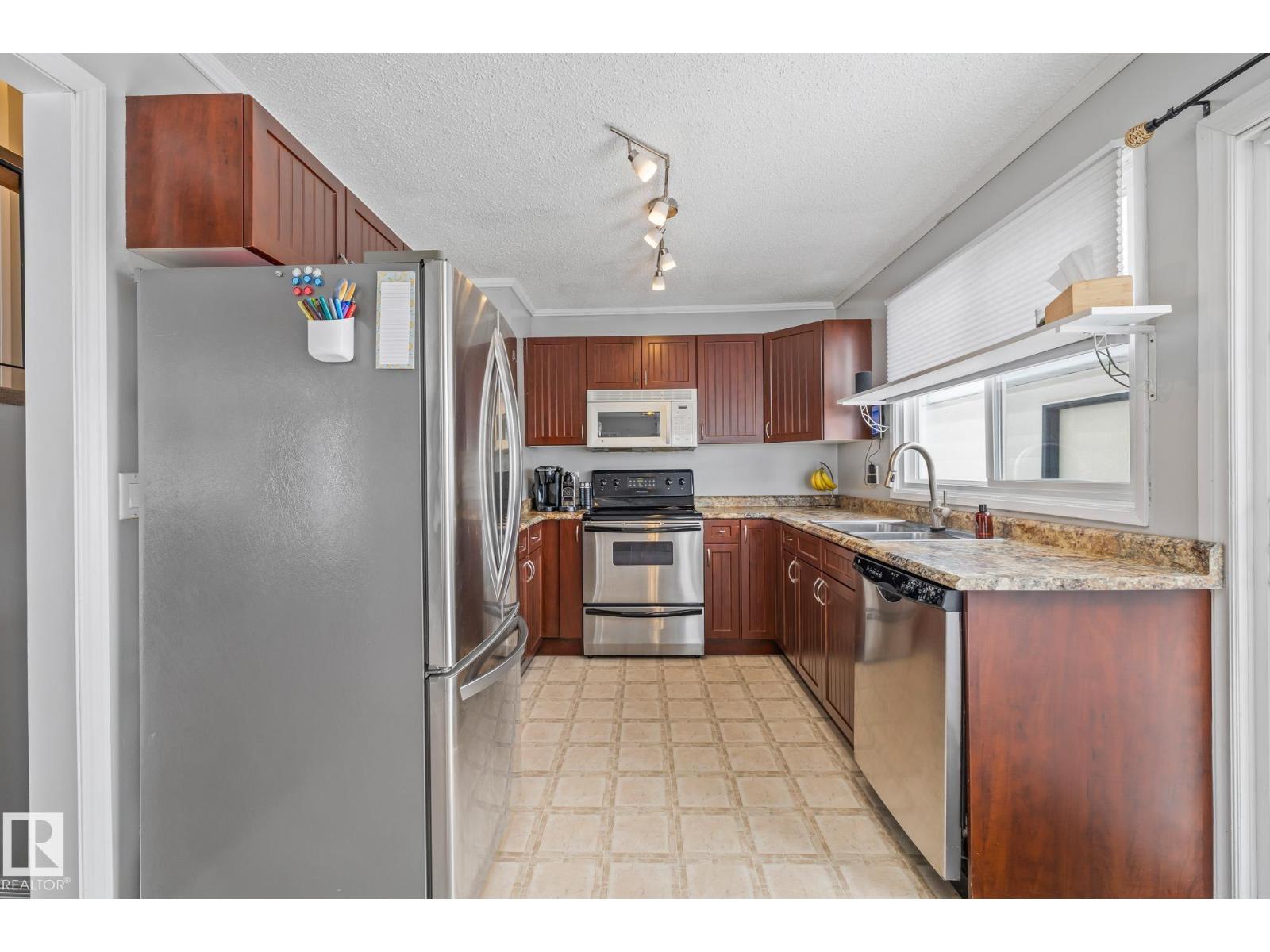 9406 99 Av, Morinville, Alberta  T8R 1K1 - Photo 13 - E4476011