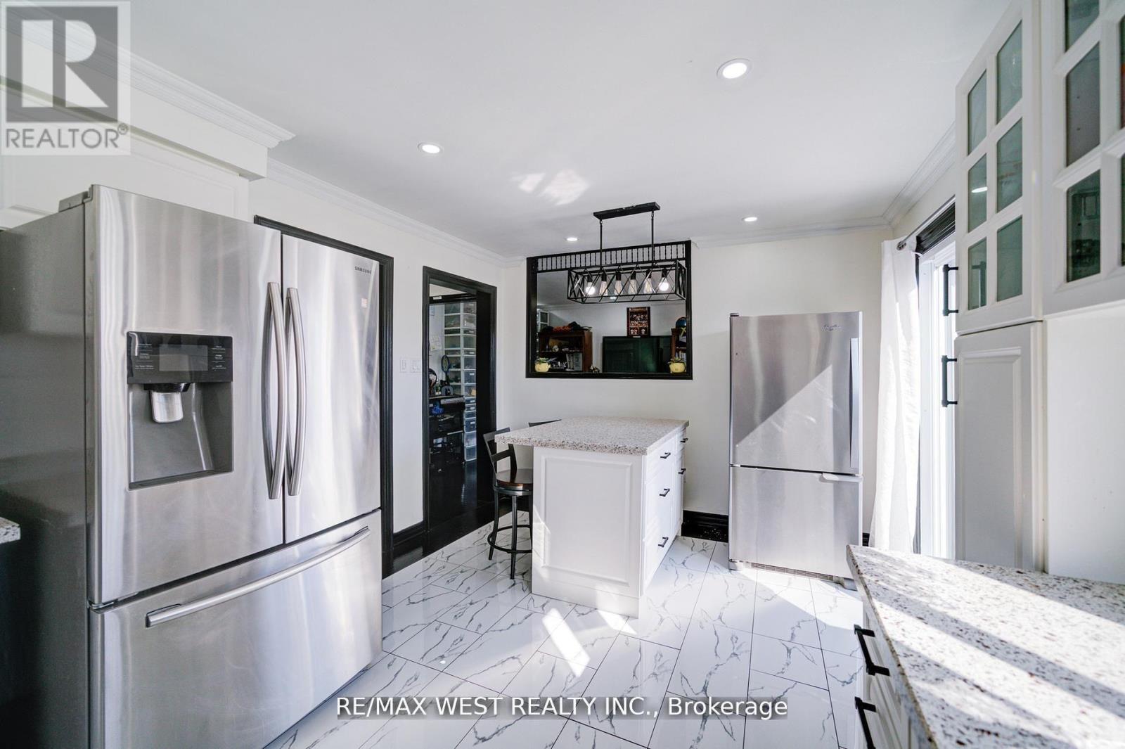 1648 Pepperwood Gate, Pickering (Brock Ridge), Ontario  L1X 2K3 - Photo 10 - E12859270