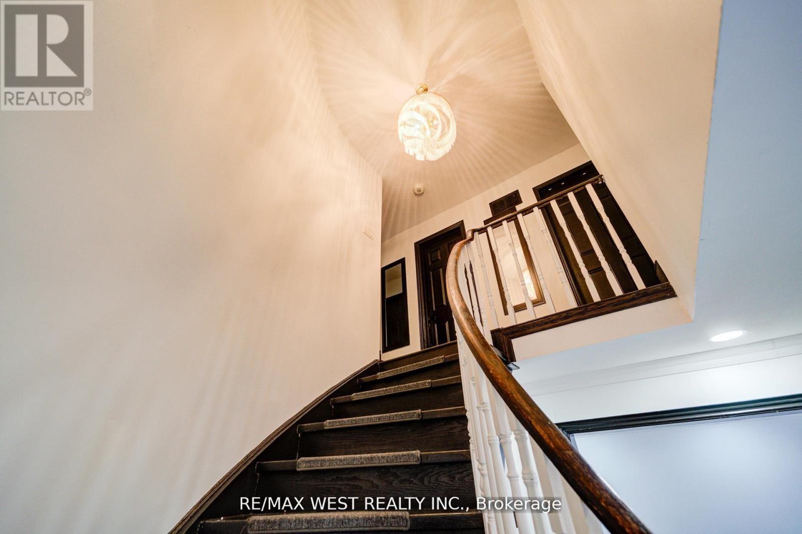 1648 Pepperwood Gate, Pickering (Brock Ridge), Ontario  L1X 2K3 - Photo 16 - E12859270