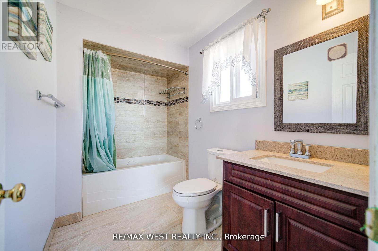 1648 Pepperwood Gate, Pickering (Brock Ridge), Ontario  L1X 2K3 - Photo 21 - E12859270