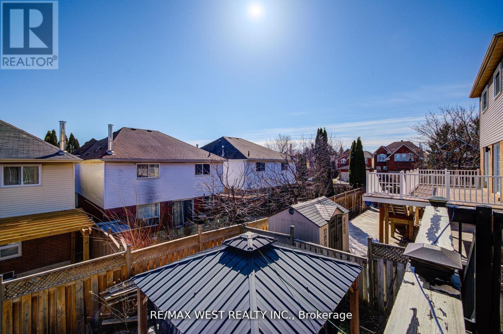 1648 Pepperwood Gate, Pickering (Brock Ridge), Ontario  L1X 2K3 - Photo 30 - E12859270