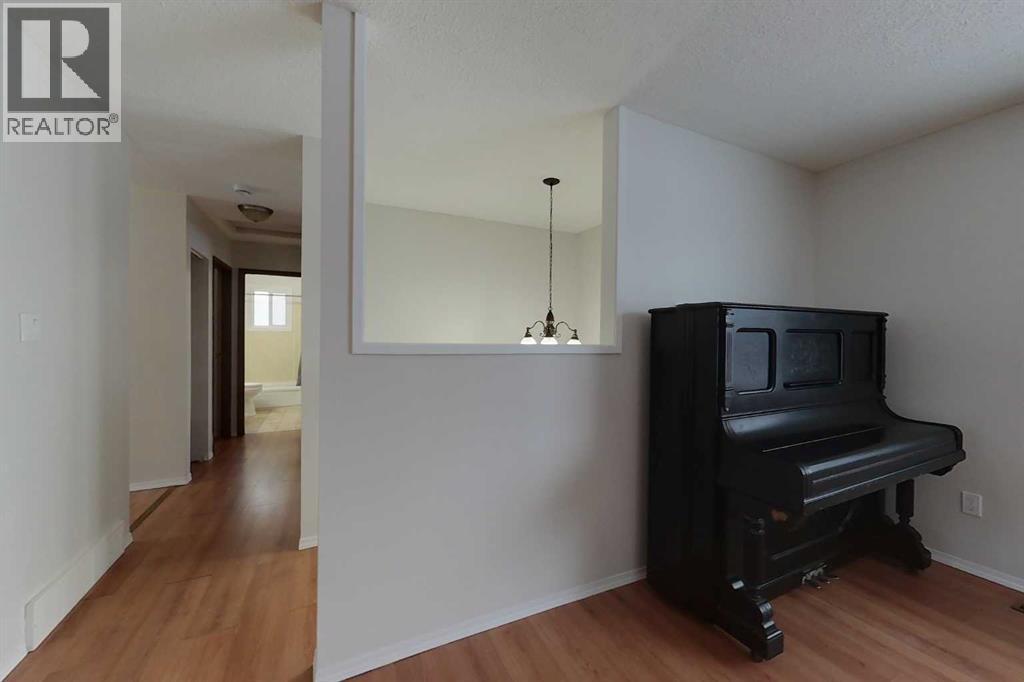 400 8 Street Se, Slave Lake, Alberta  T0G 2A3 - Photo 5 - A2273077