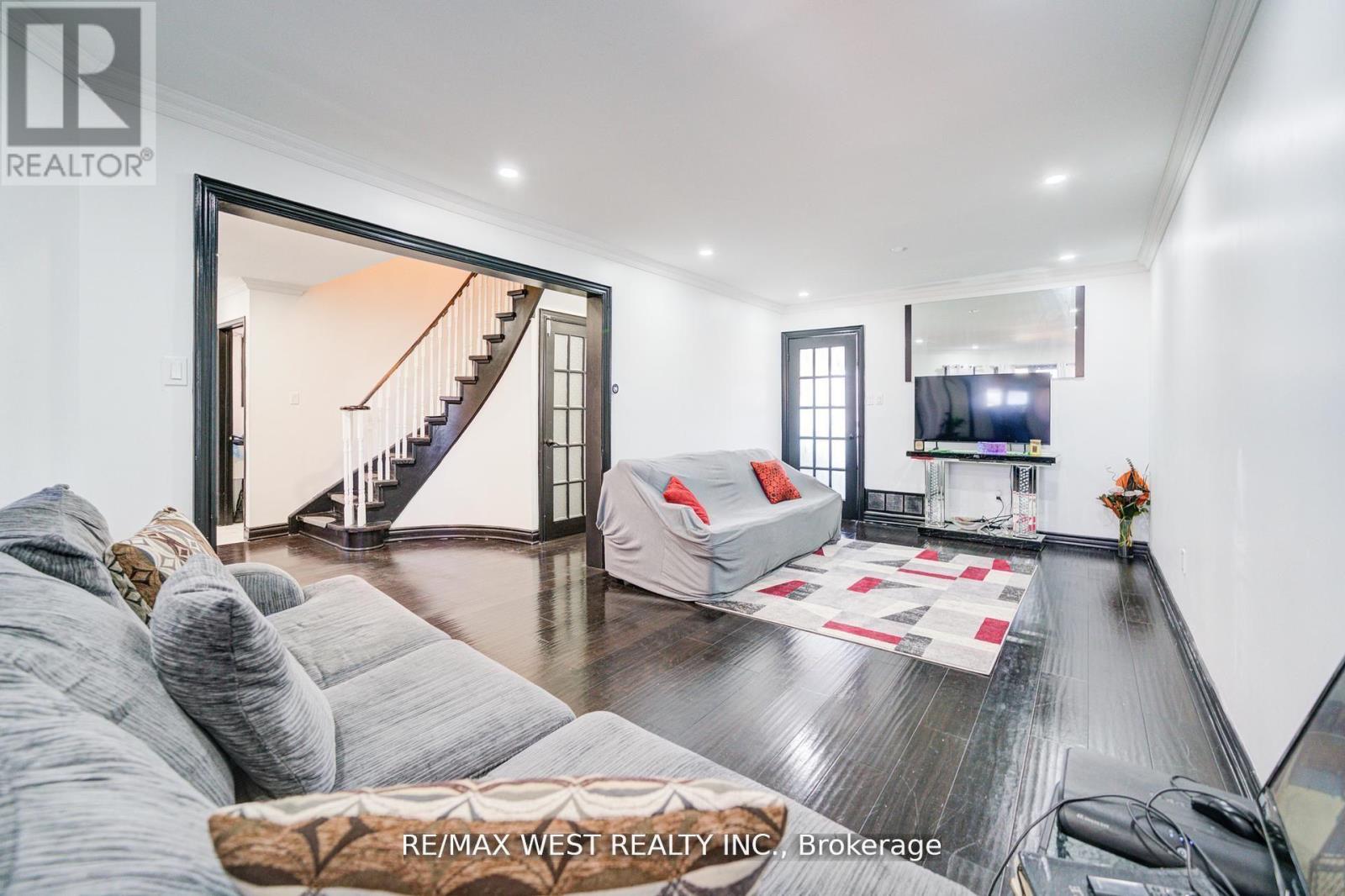 1648 Pepperwood Gate, Pickering (Brock Ridge), Ontario  L1X 2K3 - Photo 7 - E12859270