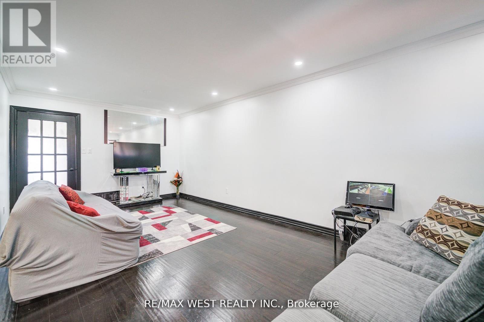 1648 Pepperwood Gate, Pickering (Brock Ridge), Ontario  L1X 2K3 - Photo 6 - E12859270