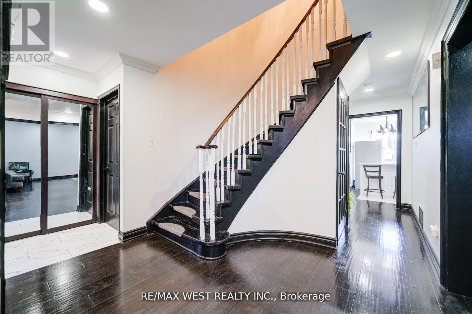 1648 Pepperwood Gate, Pickering (Brock Ridge), Ontario  L1X 2K3 - Photo 4 - E12859270