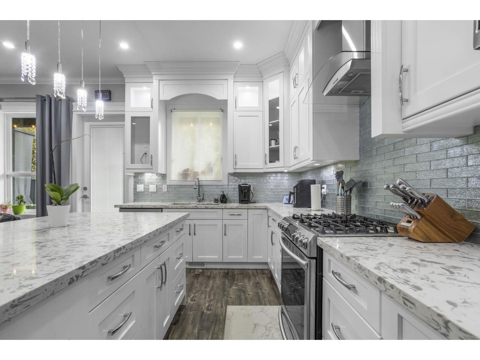 33908 Tooley Place, Mission, British Columbia  V2V 0G5 - Photo 11 - R3086804