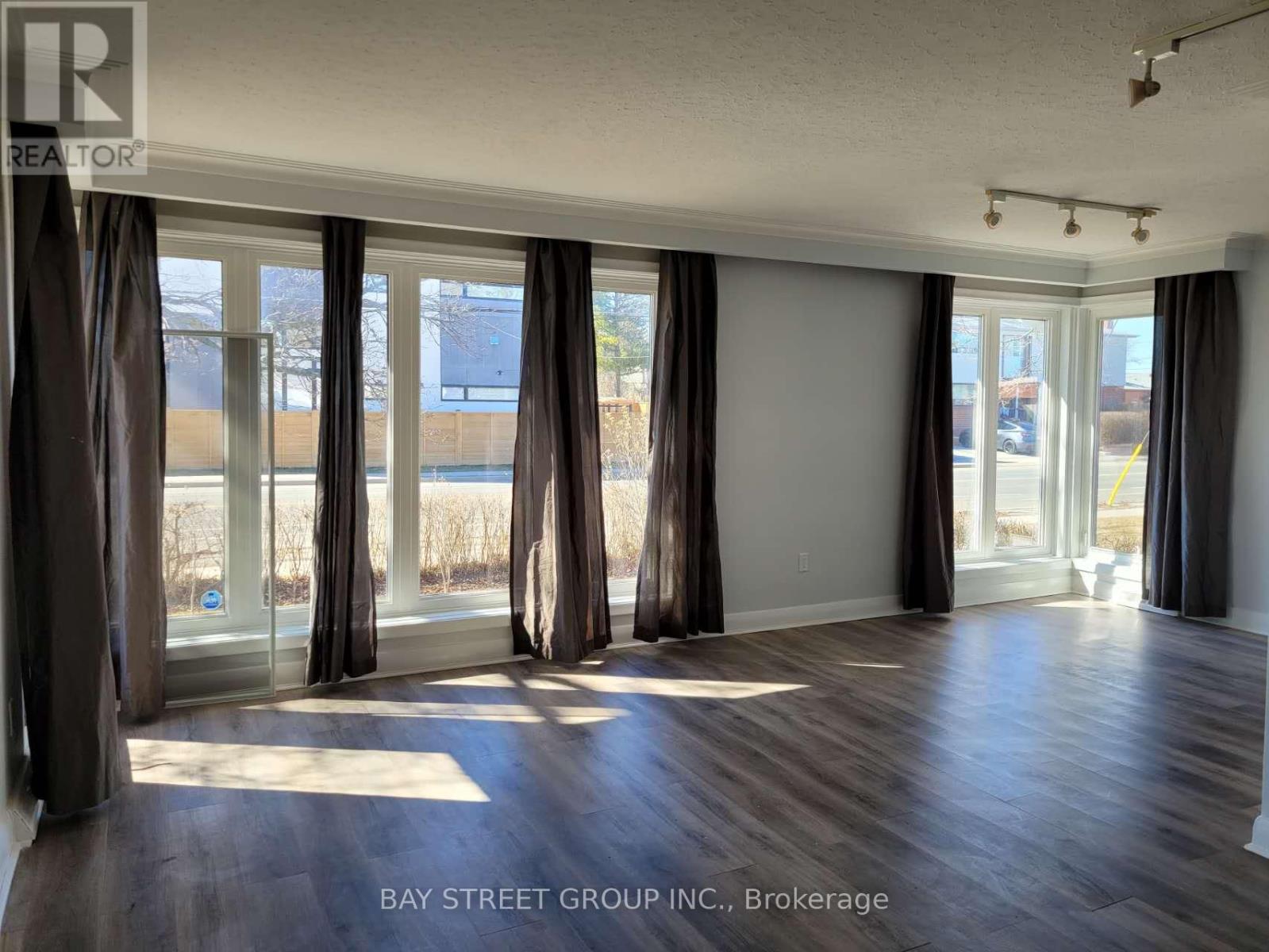 Upper - 110 Acton Avenue, Toronto, Ontario  M3H 4H3 - Photo 4 - C12859328