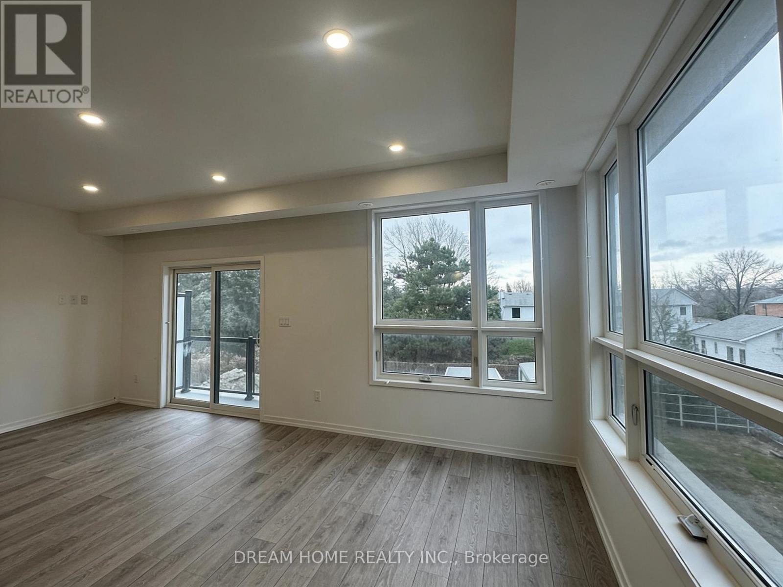 12 - 22 Lytham Green Circle, Newmarket, Ontario  L3Y 0H4 - Photo 2 - N12859346