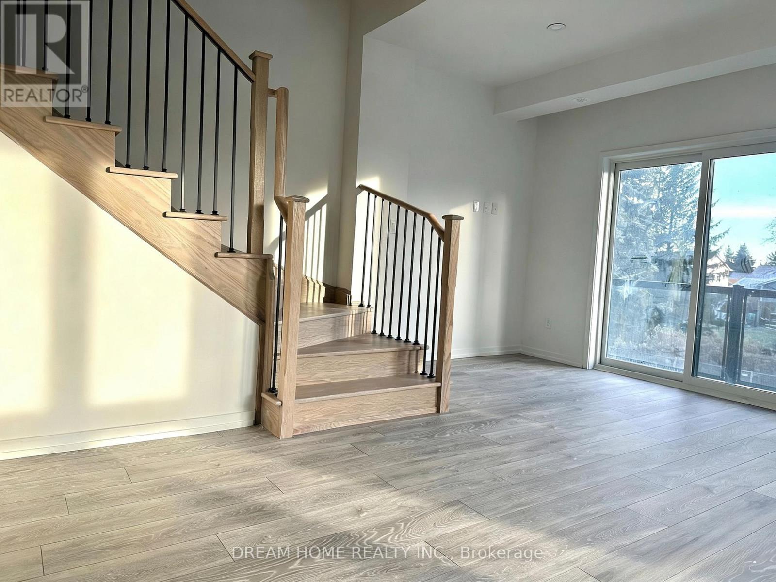 12 - 22 Lytham Green Circle, Newmarket, Ontario  L3Y 0H4 - Photo 3 - N12859346