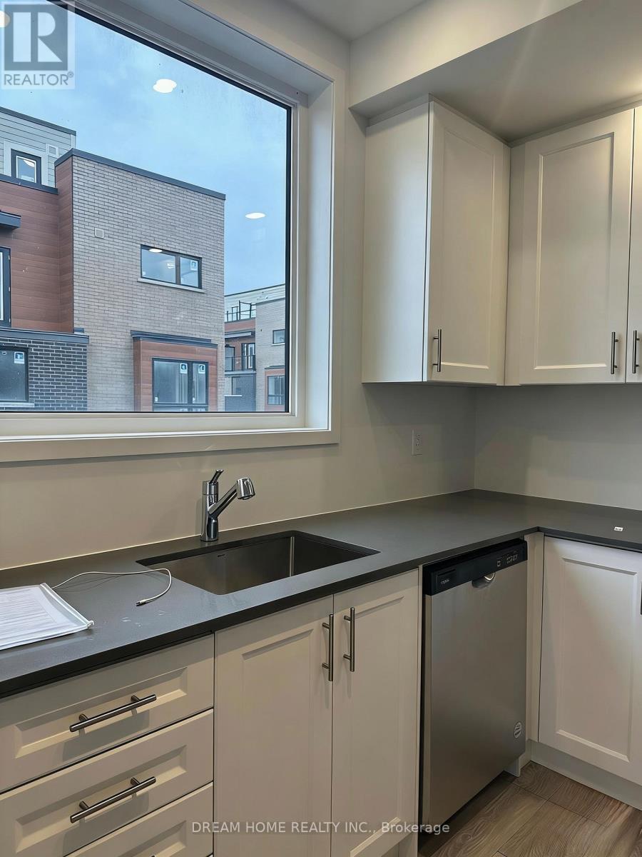 12 - 22 Lytham Green Circle, Newmarket, Ontario  L3Y 0H4 - Photo 4 - N12859346