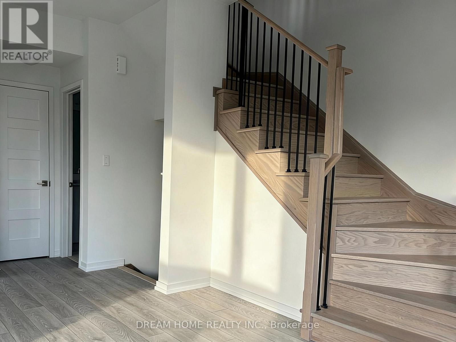 12 - 22 Lytham Green Circle, Newmarket, Ontario  L3Y 0H4 - Photo 6 - N12859346