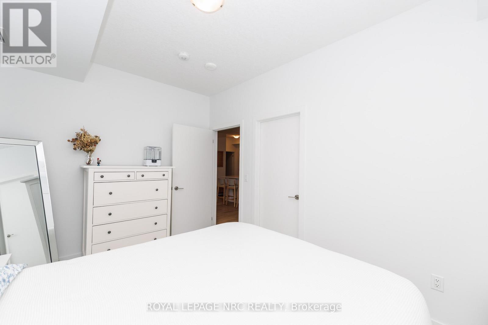 501 - 600 North Service Road, Hamilton, Ontario  L8E 5A7 - Photo 9 - X12802160