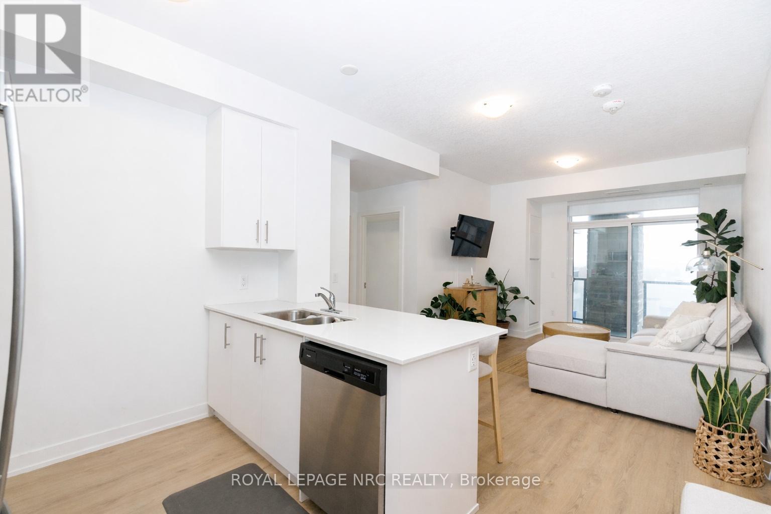 501 - 600 North Service Road, Hamilton, Ontario  L8E 5A7 - Photo 6 - X12802160