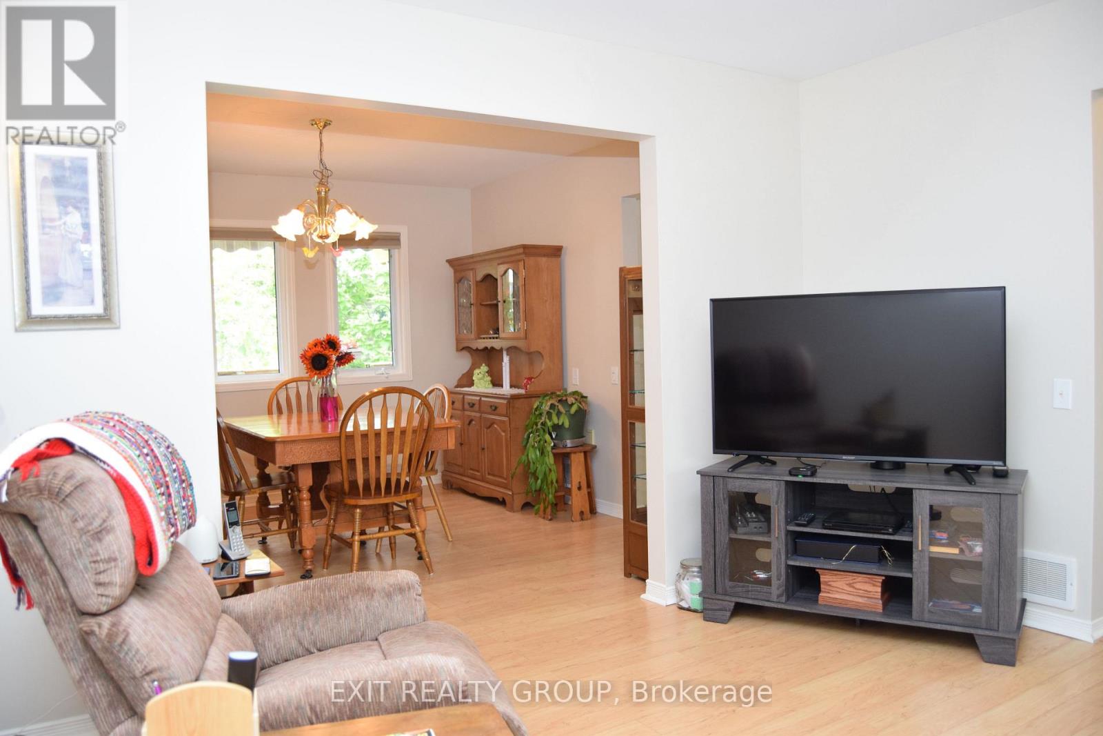 9 Empire Boulevard, Prince Edward County (Wellington Ward), Ontario  K0K 3L0 - Photo 6 - X12199360