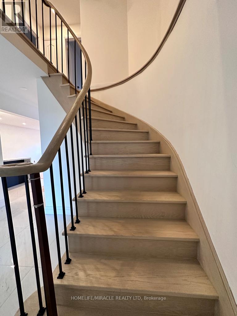 41 Fallen Oak Court, Brampton, Ontario  L6Y 3T6 - Photo 11 - W12859312