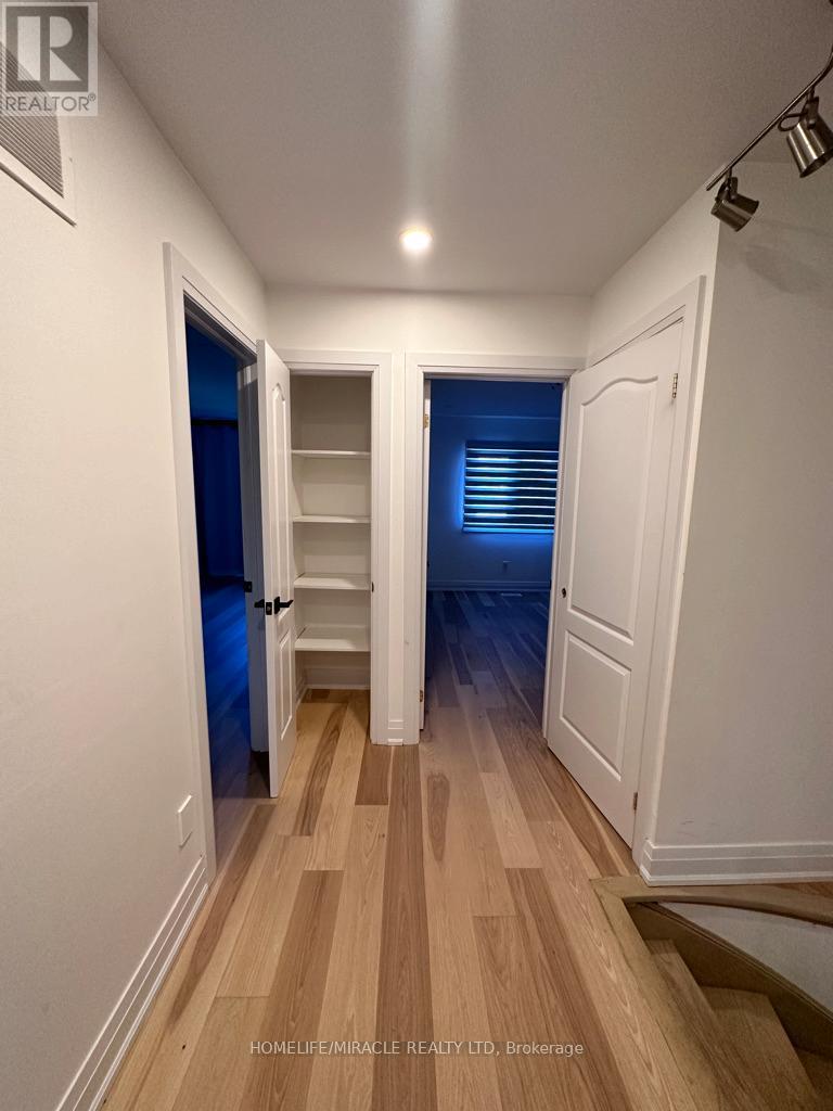 41 Fallen Oak Court, Brampton, Ontario  L6Y 3T6 - Photo 12 - W12859312