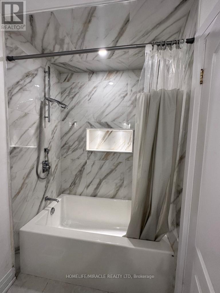 41 Fallen Oak Court, Brampton, Ontario  L6Y 3T6 - Photo 19 - W12859312