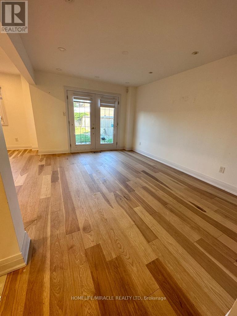 41 Fallen Oak Court, Brampton, Ontario  L6Y 3T6 - Photo 5 - W12859312