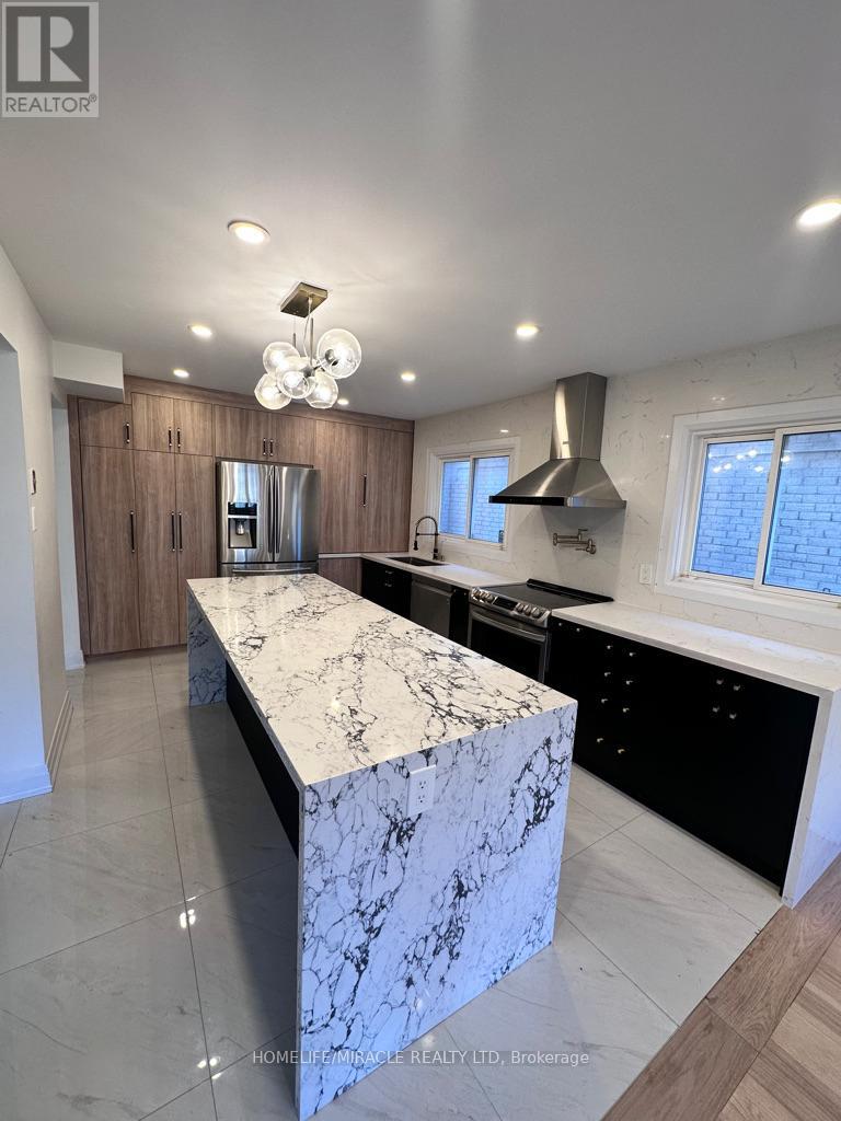 41 Fallen Oak Court, Brampton, Ontario  L6Y 3T6 - Photo 8 - W12859312