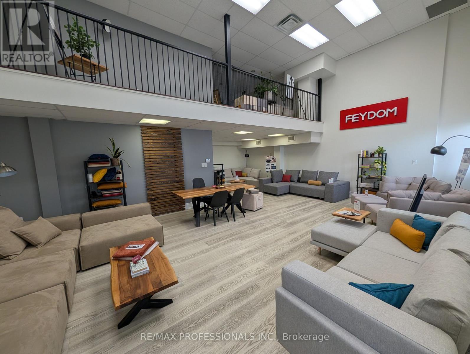 C - 1571 The Queensway Avenue, Toronto, Ontario  M8Z 1T5 - Photo 2 - W12859332