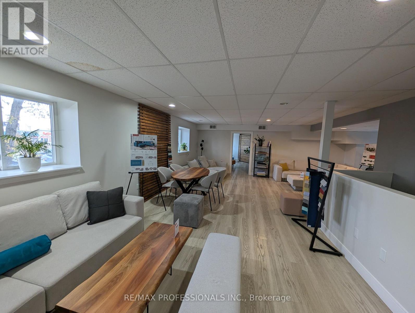 C - 1571 The Queensway Avenue, Toronto, Ontario  M8Z 1T5 - Photo 4 - W12859332