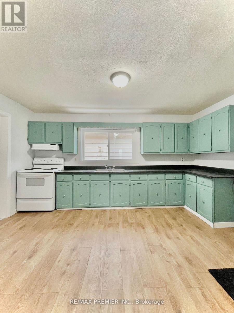 365 Bessie Avenue, Greater Sudbury, Ontario  P3C 4H6 - Photo 7 - X12859344