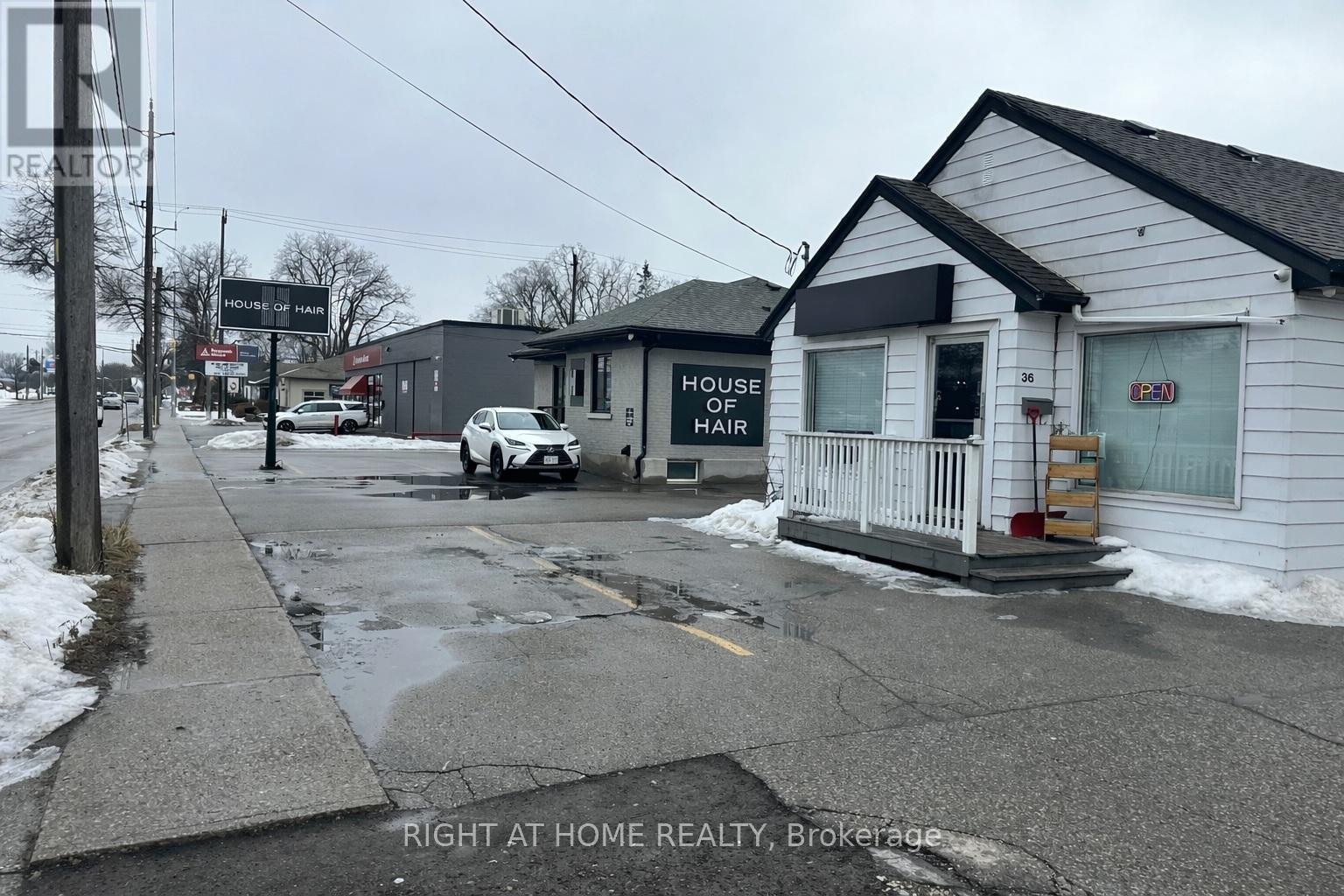 36 Charing Cross Street, Brantford, Ontario  N3R 2H2 - Photo 3 - X12850628