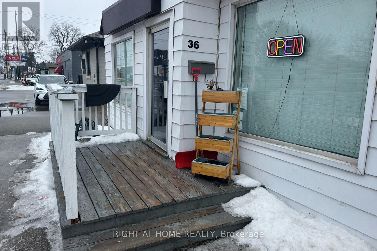 36 Charing Cross Street, Brantford, Ontario  N3R 2H2 - Photo 7 - X12850628