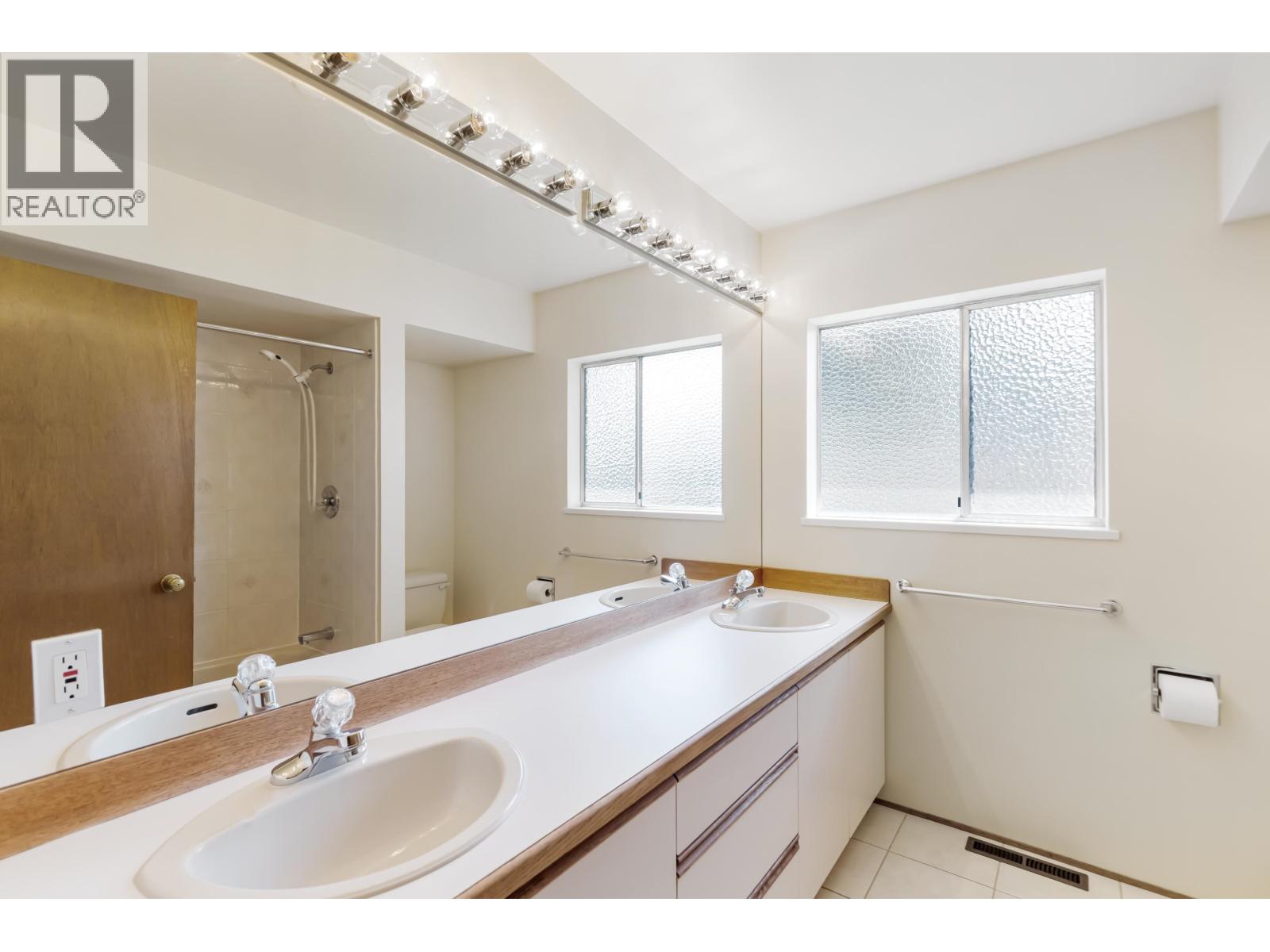 7988 Sussex Avenue, Burnaby, British Columbia  V5J 3W3 - Photo 24 - R3080892