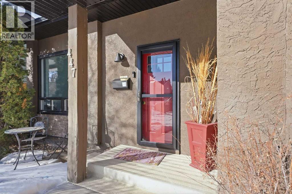 447 Berkley Crescent Nw, Calgary, Alberta  T3K 1A9 - Photo 3 - A2285083