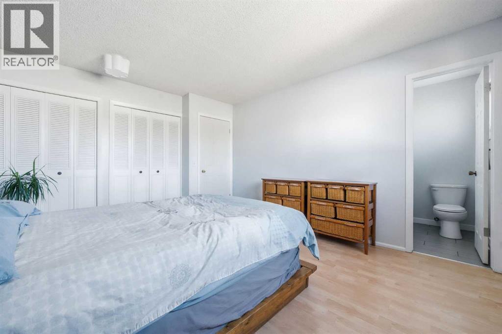 447 Berkley Crescent Nw, Calgary, Alberta  T3K 1A9 - Photo 14 - A2285083