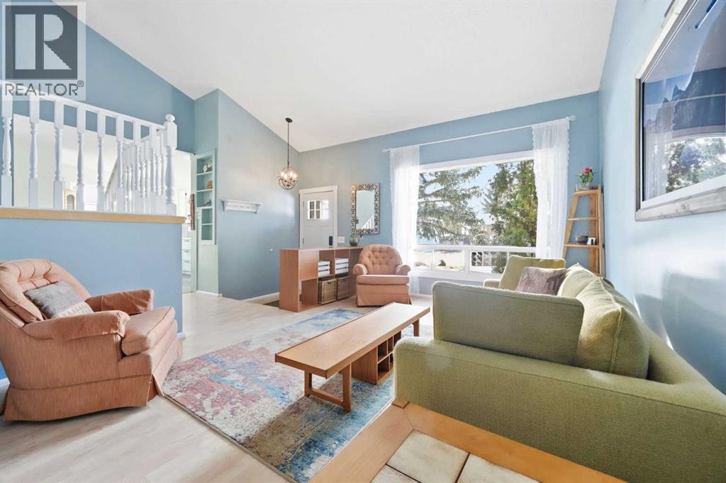 447 Berkley Crescent Nw, Calgary, Alberta  T3K 1A9 - Photo 7 - A2285083