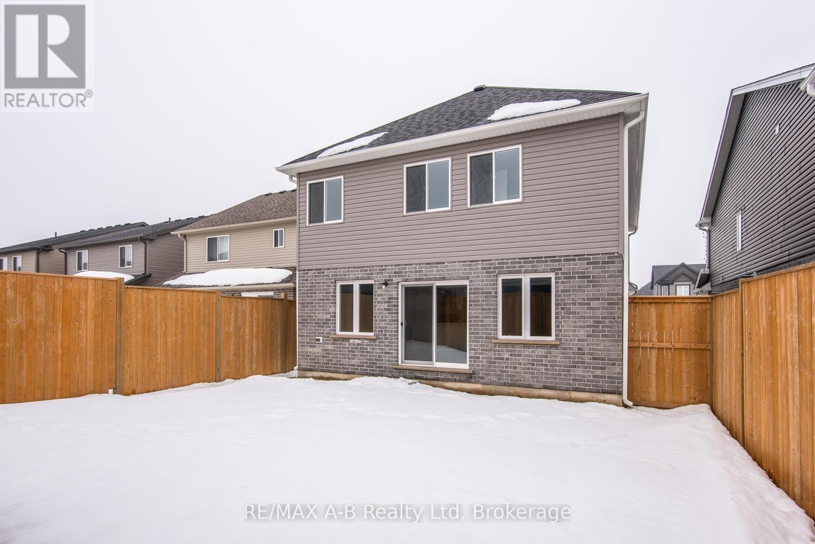 45 Robertson Drive, Stratford, Ontario  N5A 0J6 - Photo 2 - X12859364