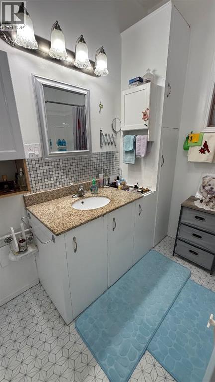 319 5 Avenue W, Hanna, Alberta  T0J 1P0 - Photo 8 - A2273514