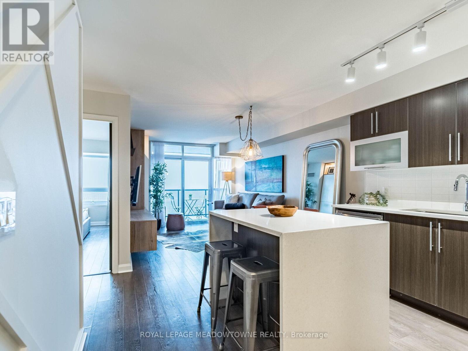 #1808 - 1 Michael Power Place, Toronto, Ontario  M9A 0A1 - Photo 2 - W12857998