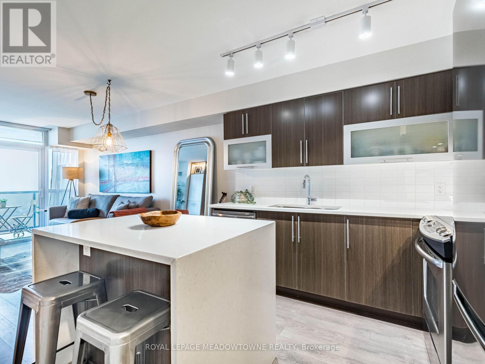 #1808 - 1 Michael Power Place, Toronto, Ontario  M9A 0A1 - Photo 3 - W12857998