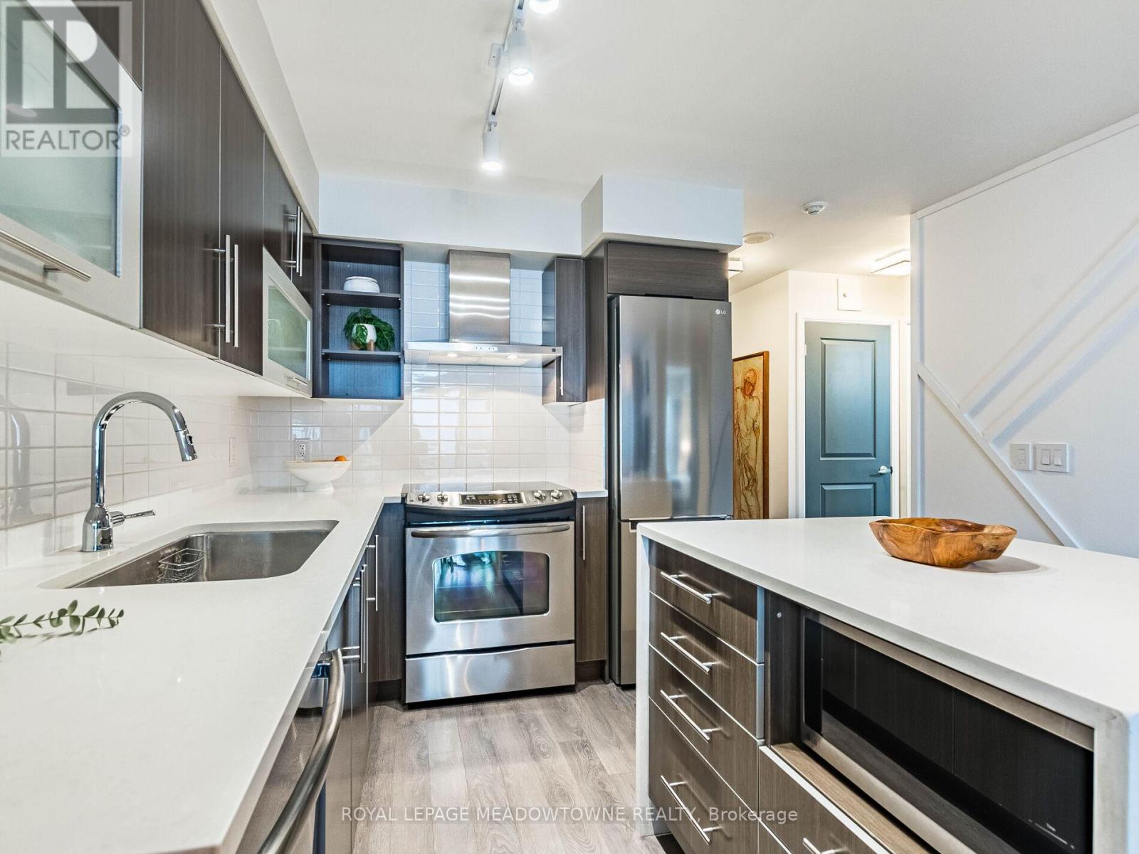 #1808 - 1 Michael Power Place, Toronto, Ontario  M9A 0A1 - Photo 6 - W12857998