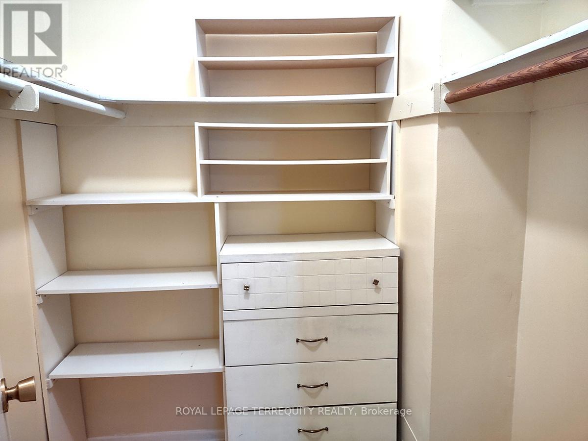 917 - 451 The West Mall, Toronto (Etobicoke West Mall), Ontario  M9C 1G1 - Photo 15 - W12859322