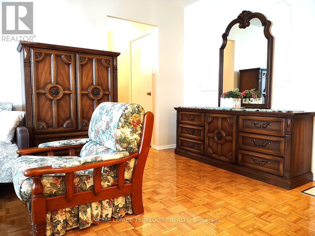 917 - 451 The West Mall, Toronto (Etobicoke West Mall), Ontario  M9C 1G1 - Photo 5 - W12859322