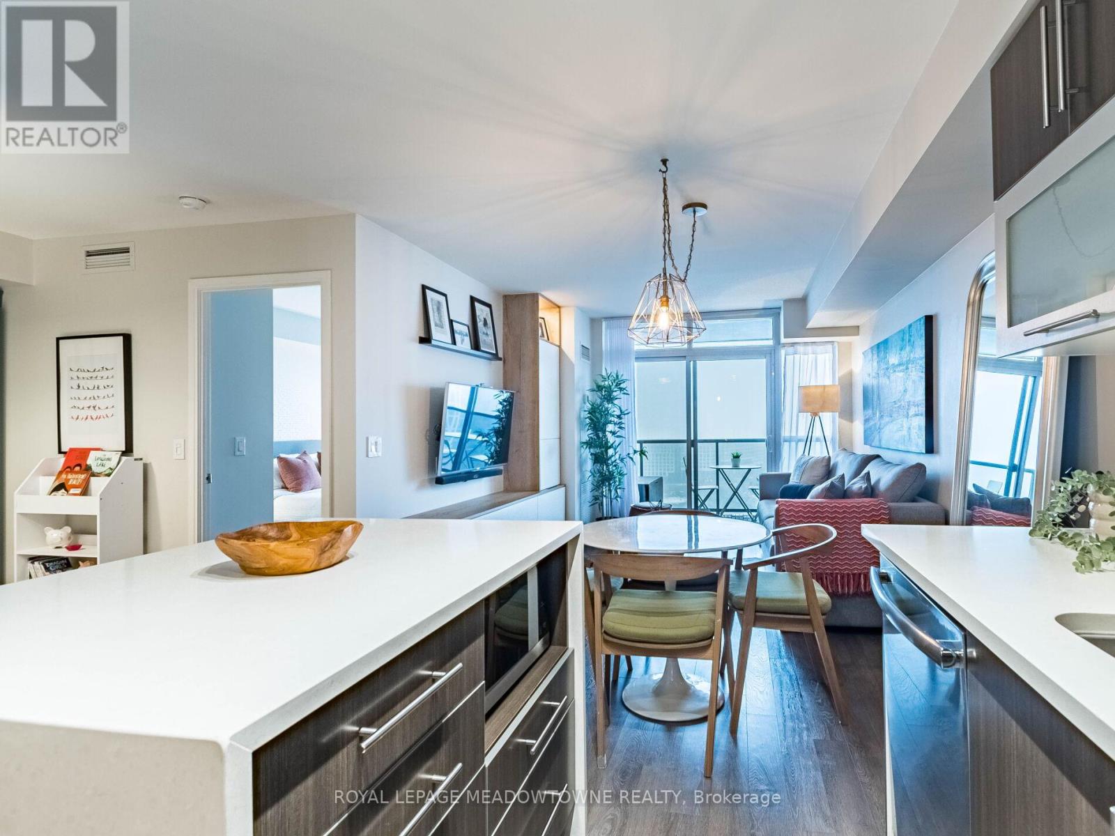 #1808 - 1 Michael Power Place, Toronto, Ontario  M9A 0A1 - Photo 4 - W12857998