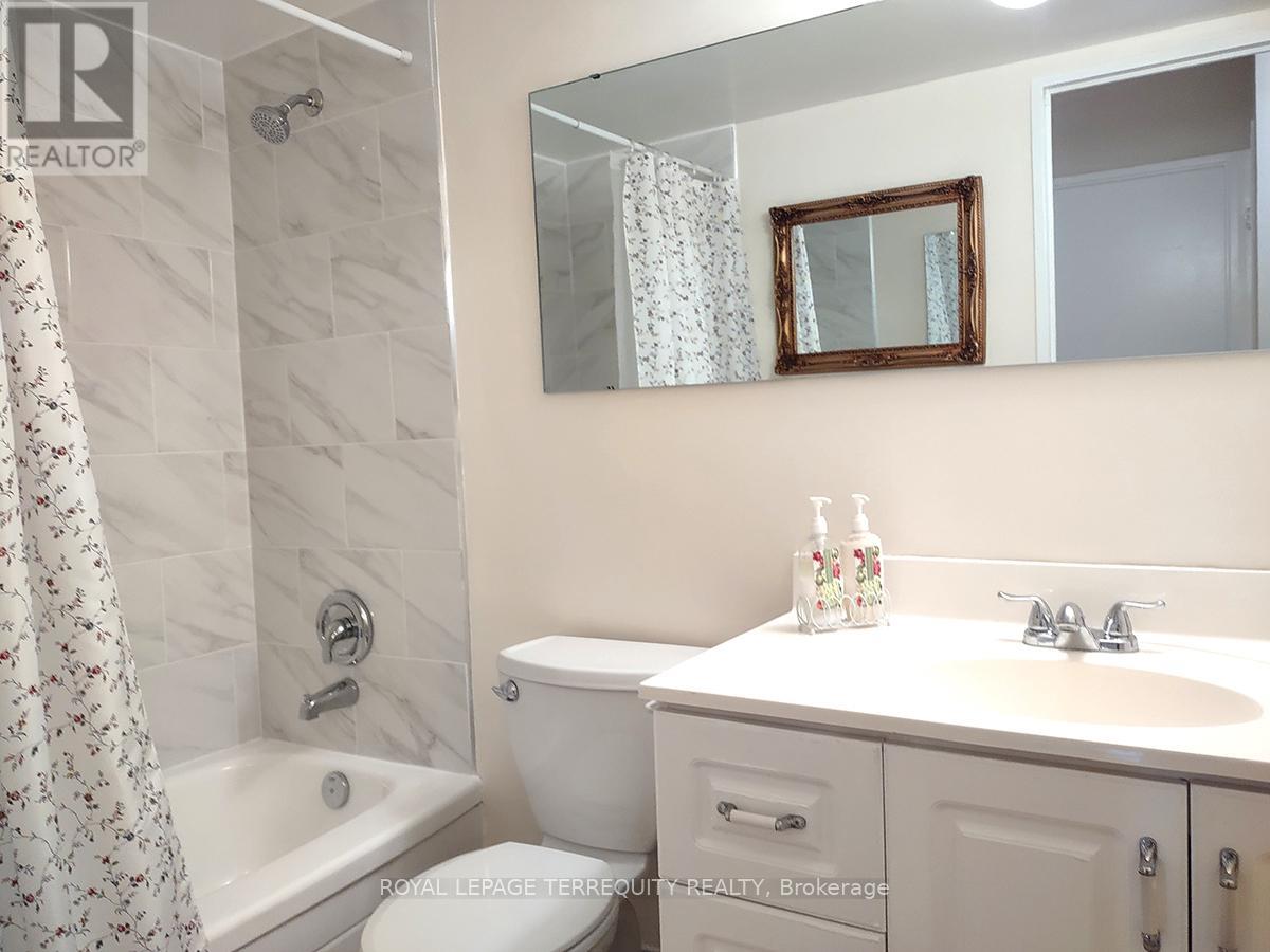 917 - 451 The West Mall, Toronto (Etobicoke West Mall), Ontario  M9C 1G1 - Photo 16 - W12859322