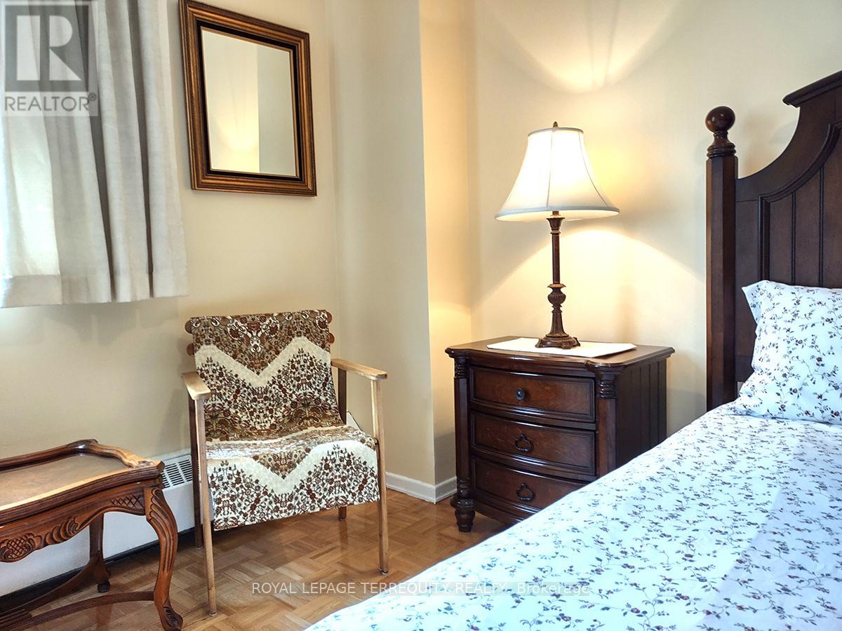 917 - 451 The West Mall, Toronto (Etobicoke West Mall), Ontario  M9C 1G1 - Photo 12 - W12859322