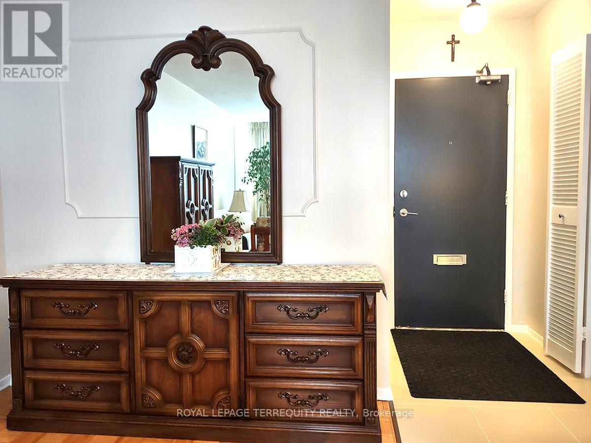 917 - 451 The West Mall, Toronto (Etobicoke West Mall), Ontario  M9C 1G1 - Photo 2 - W12859322