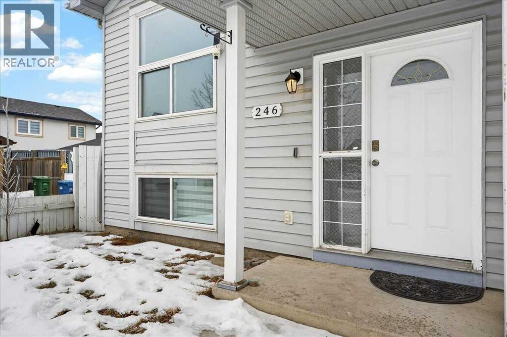 246 Martinvalley Mews Ne, Calgary, Alberta T3J 4W3 - Photo 3 - A2291059