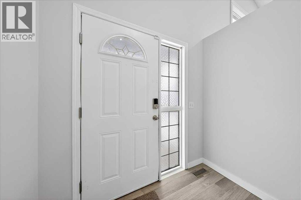 246 Martinvalley Mews Ne, Calgary, Alberta T3J 4W3 - Photo 5 - A2291059